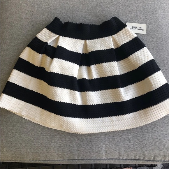 Forever 21 Black and white skirt- Small - Picture 3 of 7